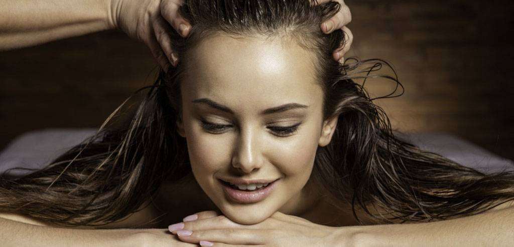 Benefits of Oiling Hair Regularly